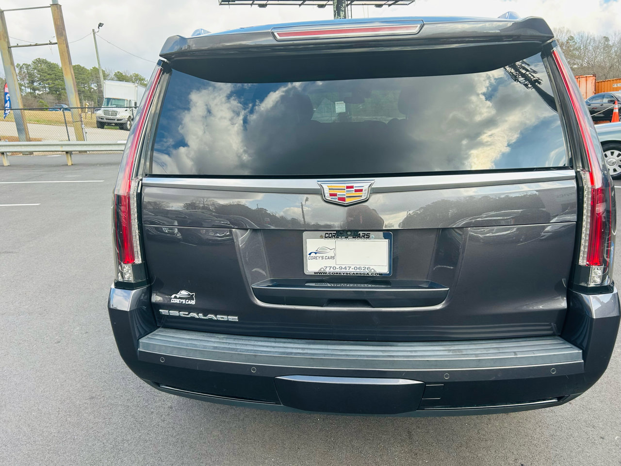 Used 2018 Cadillac Escalade Luxury image 4