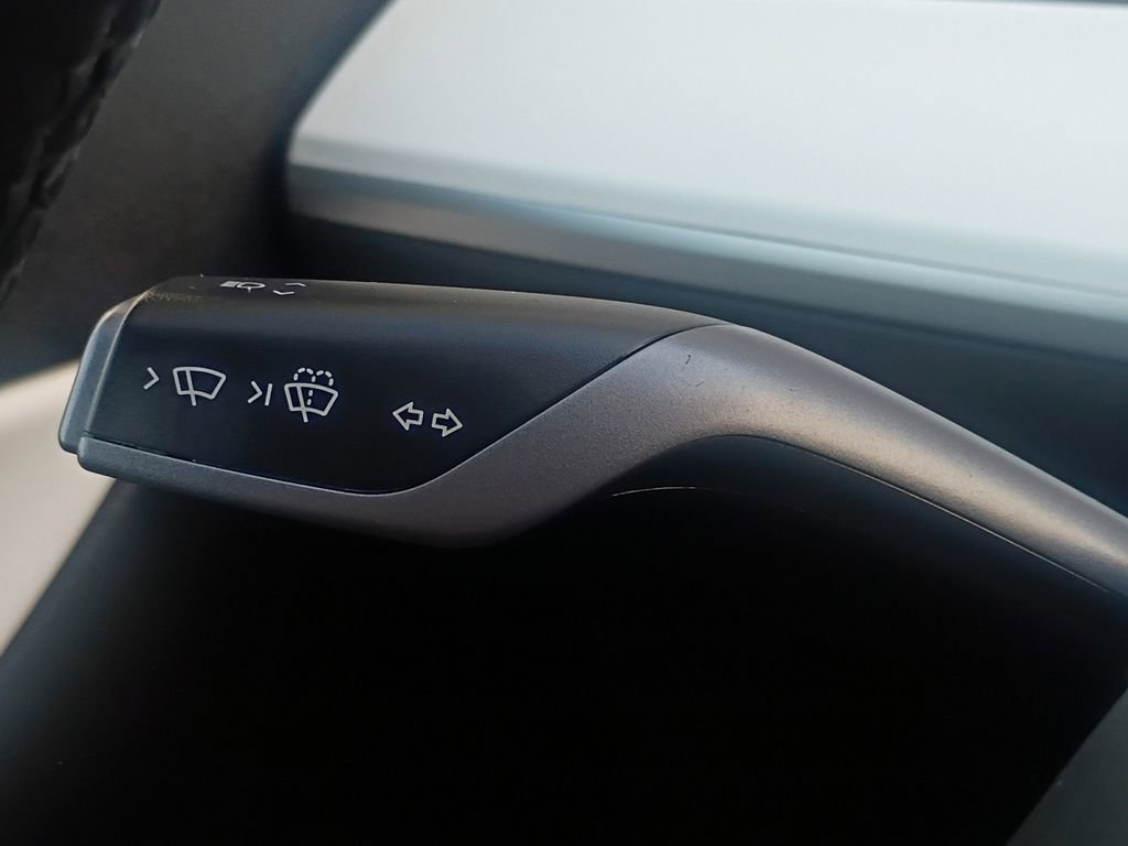 Used 2022 Tesla Model Y Long Range image 12