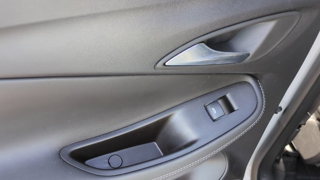 Used 2024 Buick Encore GX Avenir w/ Avenir Convenience Package FWD image 16