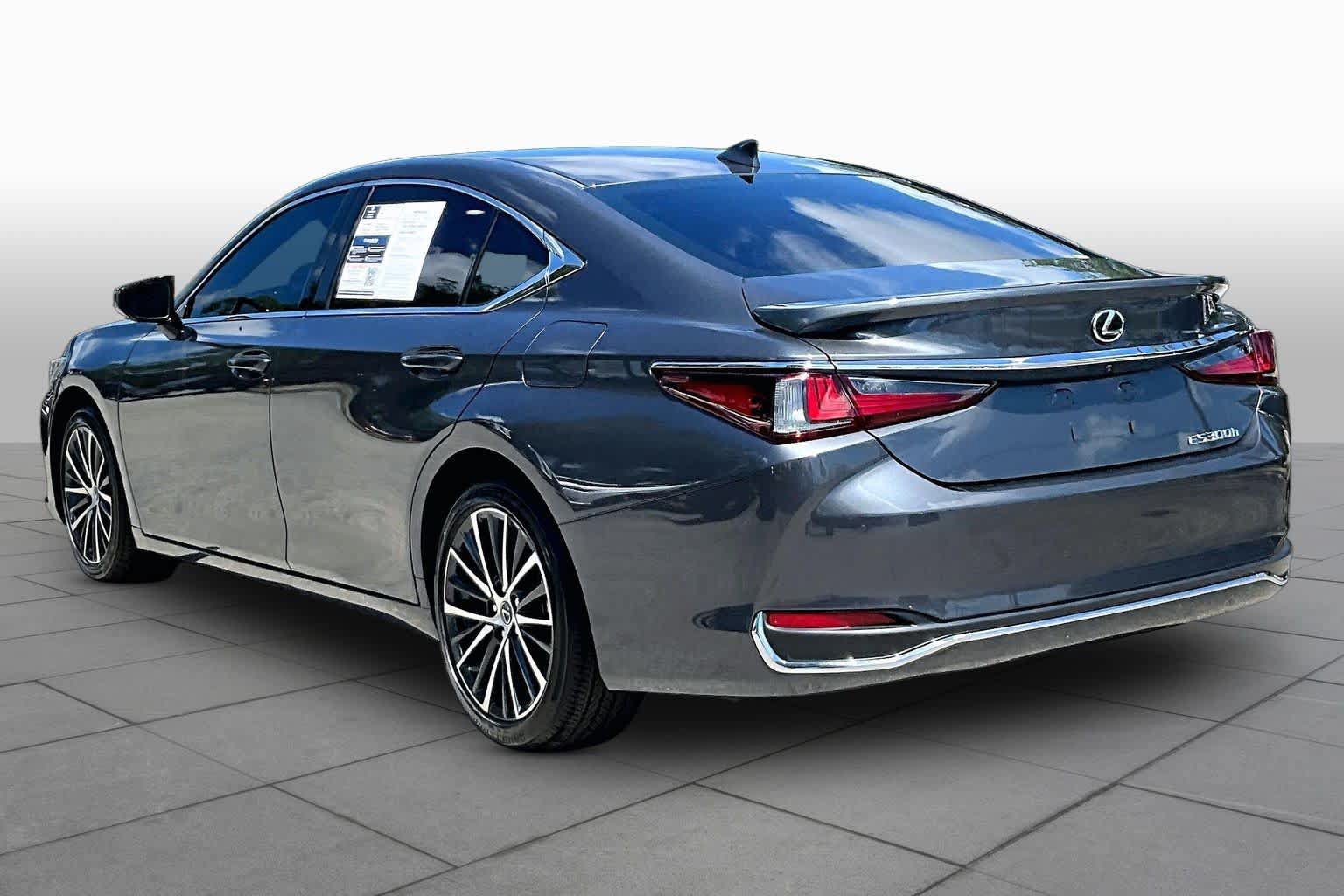 Used 2025 Lexus ES 300h w/ Premium Package FWD image 12