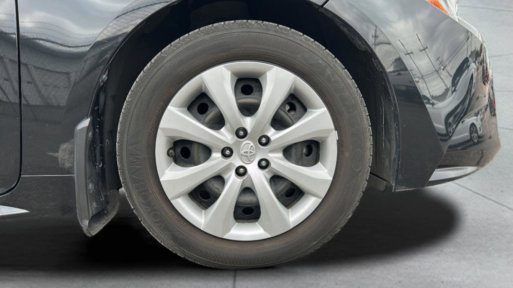 Used 2022 Toyota Corolla LE FWD image 31