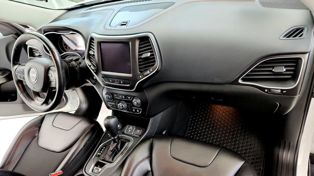 Used 2021 Jeep Cherokee Trailhawk w/ Sun, Sound & Nav Group AWD/4WD image 16