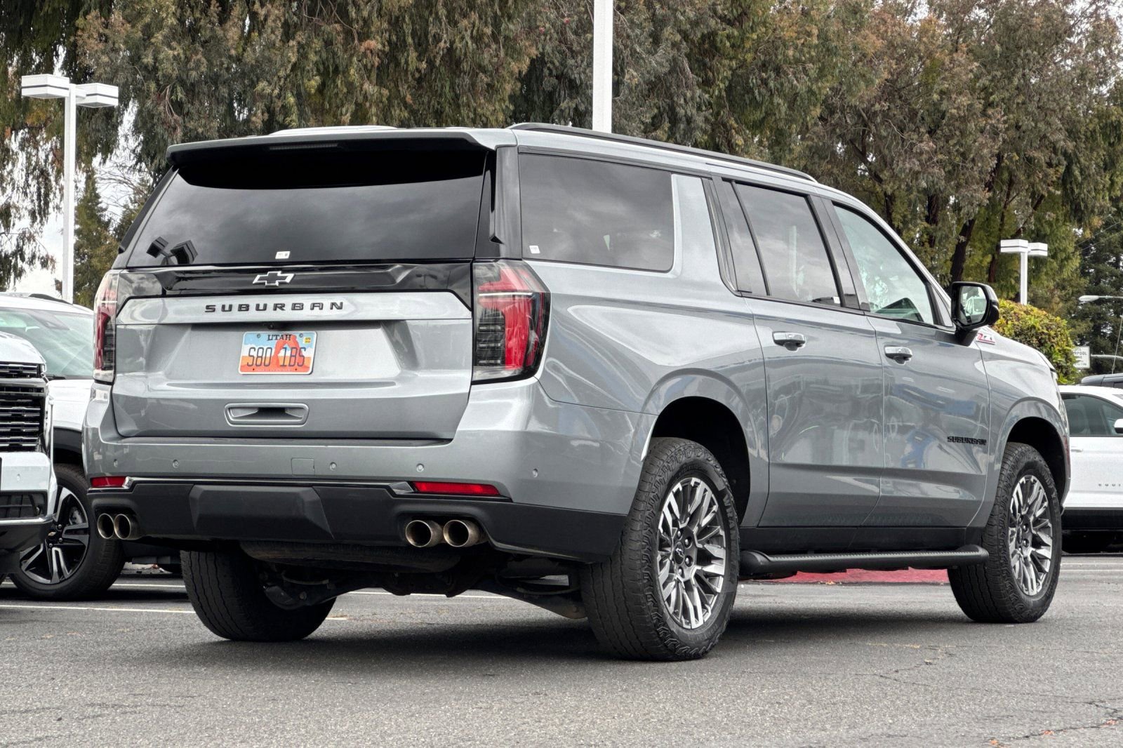 Used 2025 Chevrolet Suburban Z71 AWD/4WD image 5