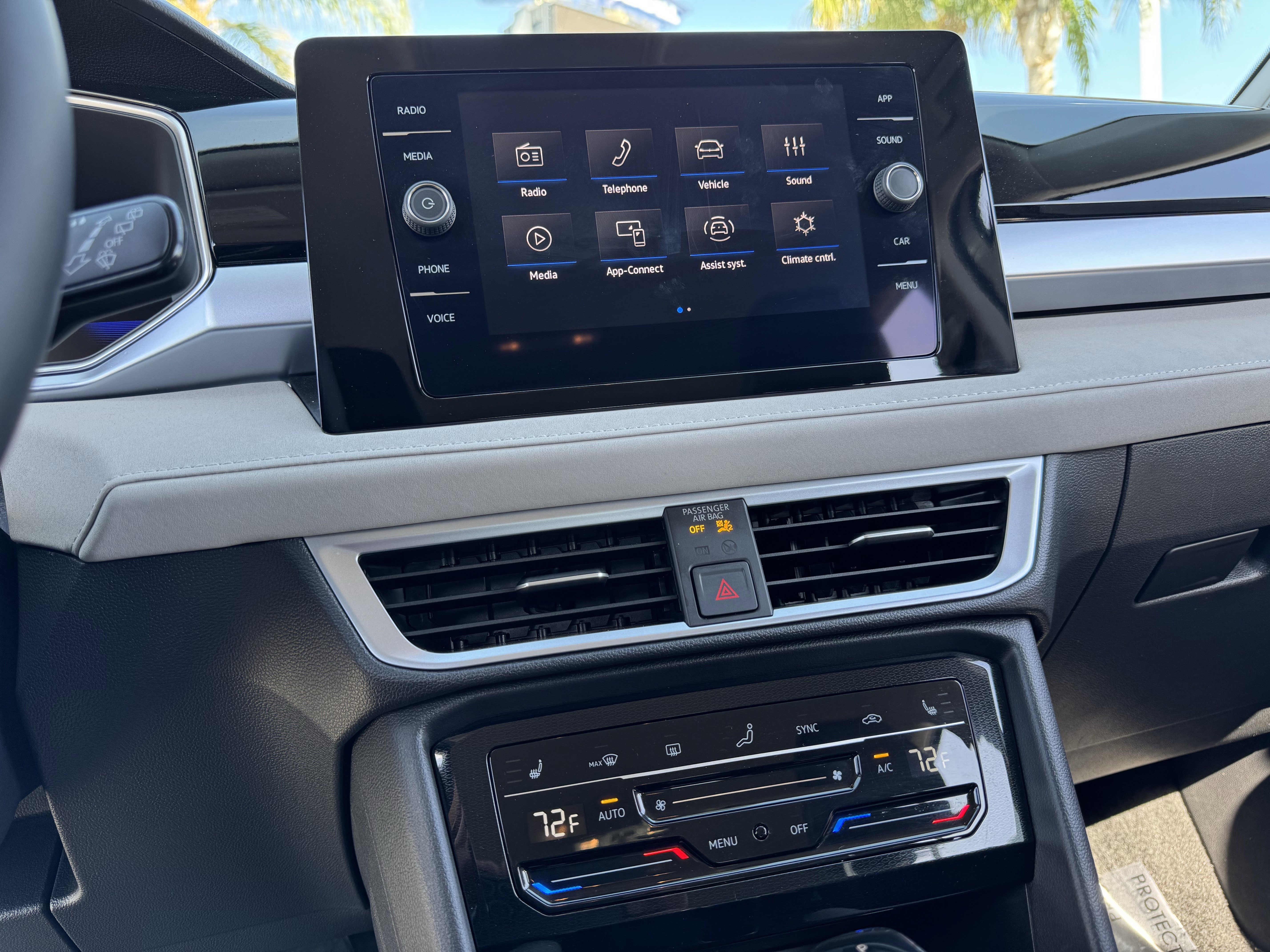 Used 2025 Volkswagen Taos SE image 25