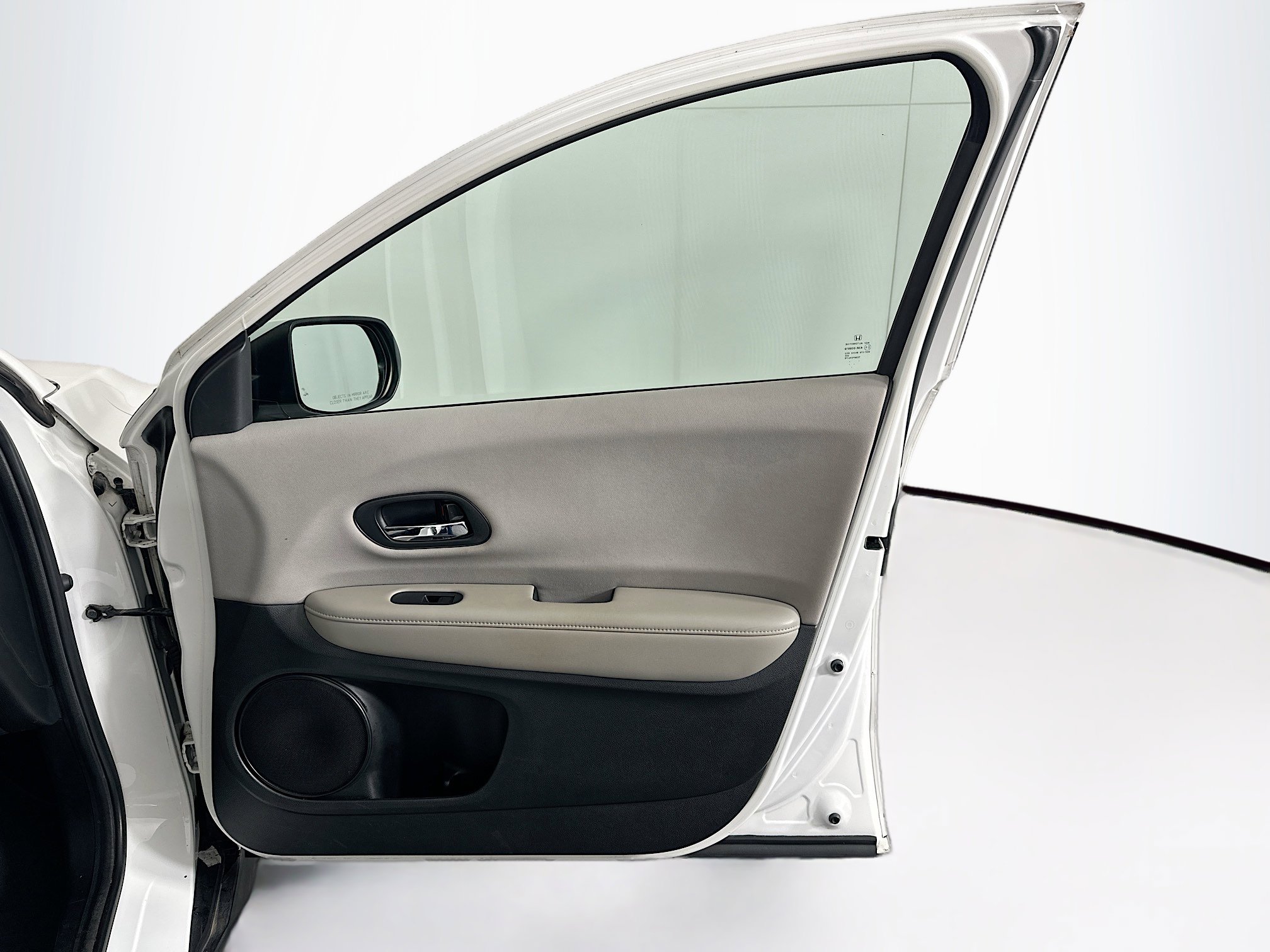 Used 2016 Honda HR-V LX image 29