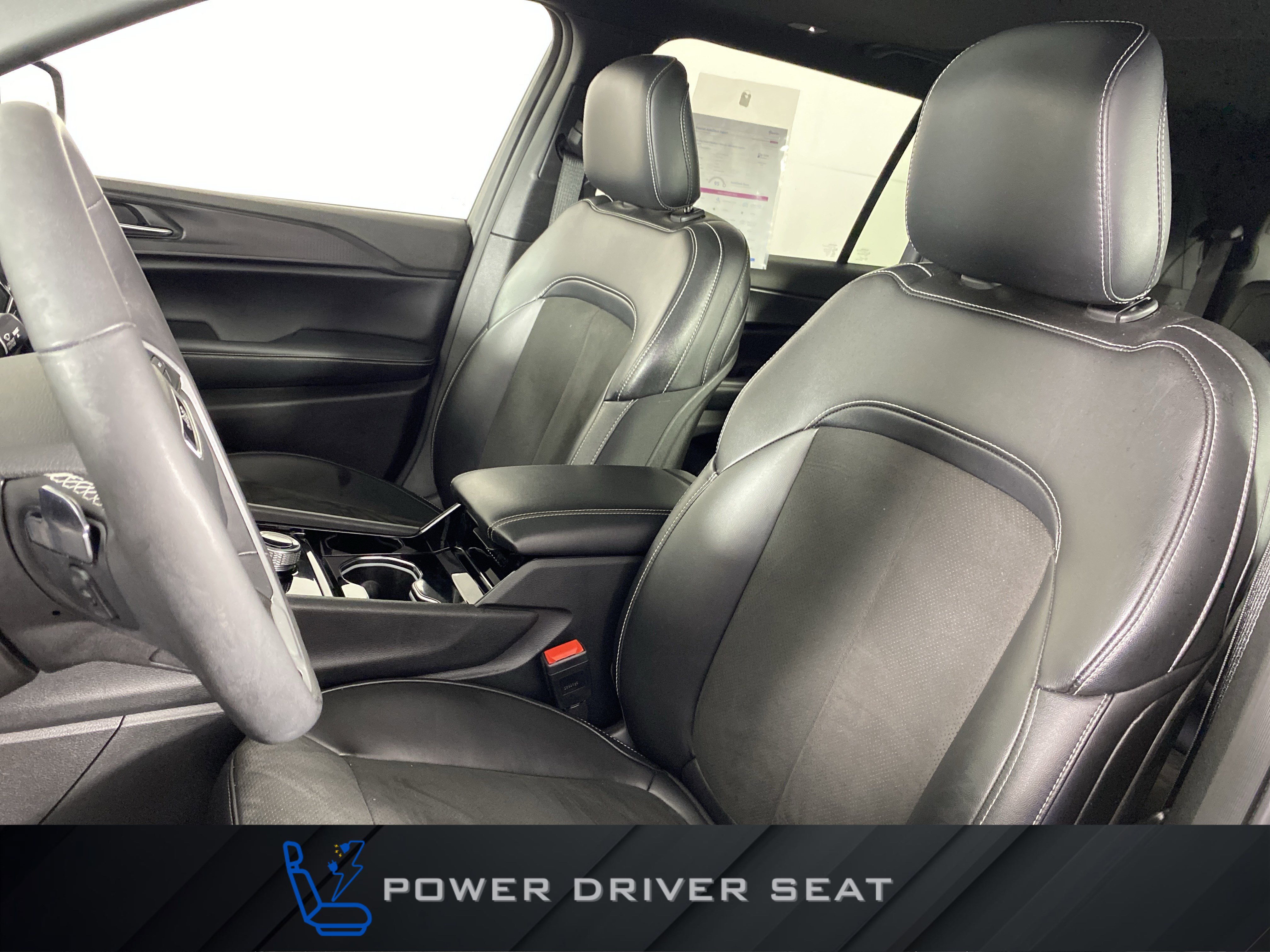 Used 2023 Jeep Grand Cherokee L Laredo image 16