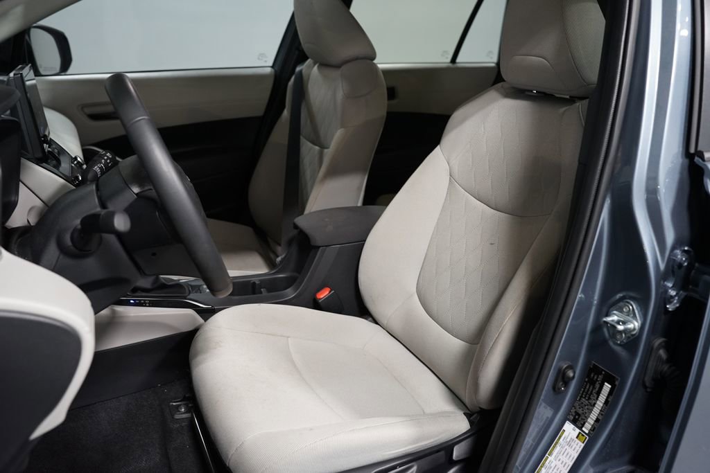 Used 2025 Toyota Corolla Cross LE image 6