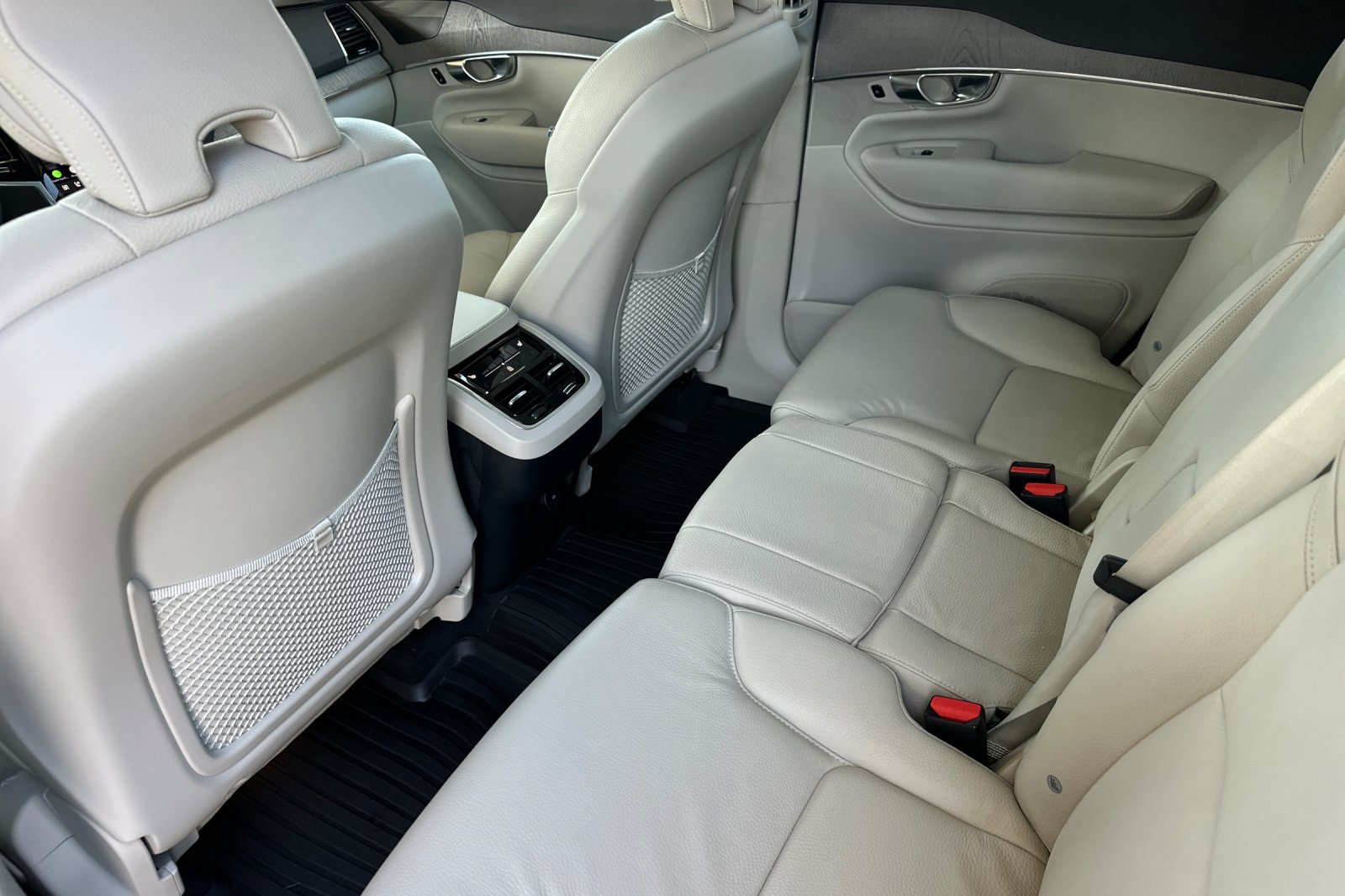 Certified 2025 Volvo XC90 B6 Plus w/ Protection Package Premier AWD/4WD image 13