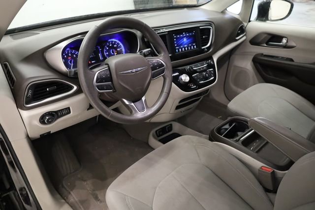 Used 2018 Chrysler Pacifica Touring Plus image 12