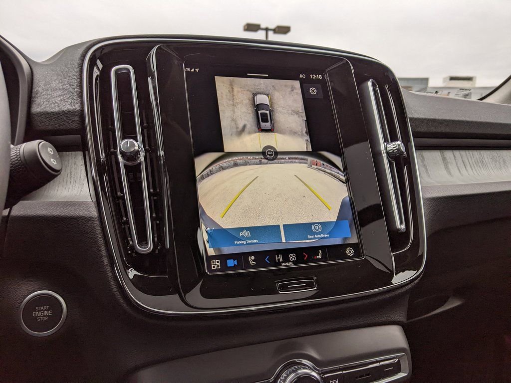 Certified 2025 Volvo XC40 B5 Ultra w/ Climate Package image 18