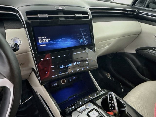 Used 2023 Hyundai Tucson Limited FWD image 17