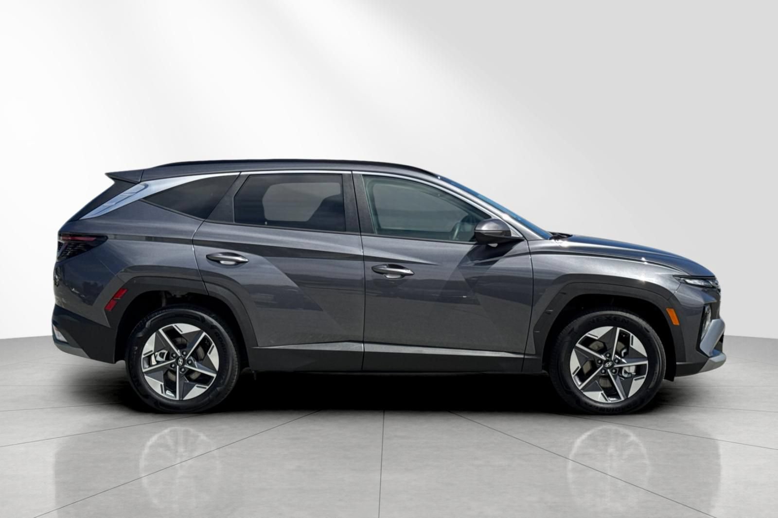 Certified 2025 Hyundai Tucson SEL AWD/4WD image 3