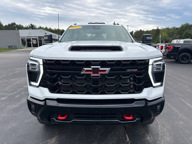 Used 2025 Chevrolet Silverado 2500 ZR2 w/ Technology Package AWD/4WD image 2