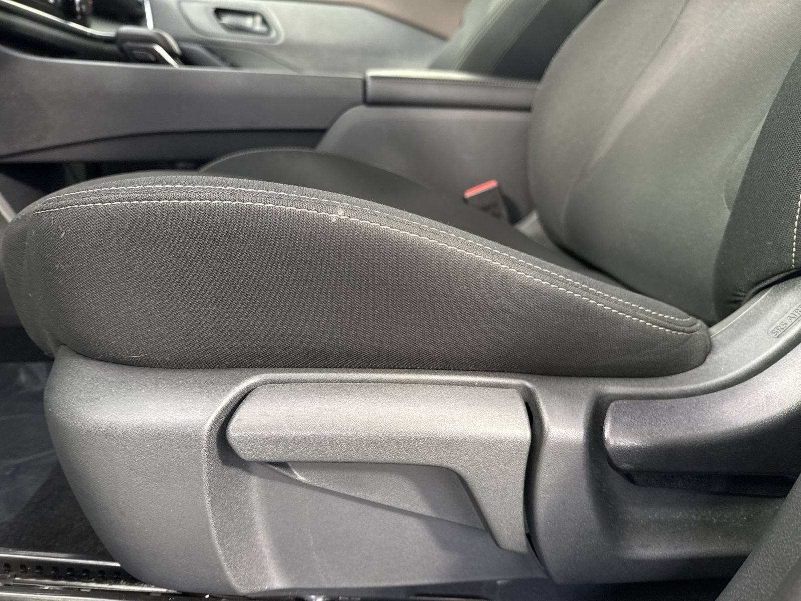 Used 2023 Nissan Rogue S AWD/4WD image 20