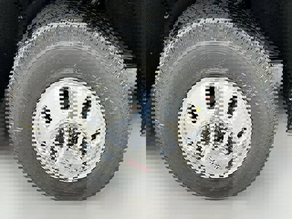 New 2026 GMC Sierra 3500 SLT image 32