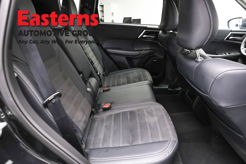 Used 2025 Mitsubishi Outlander SE AWD/4WD image 23