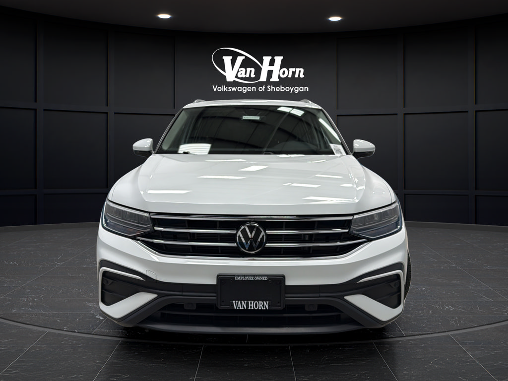 Used 2024 Volkswagen Tiguan SE AWD/4WD image 2