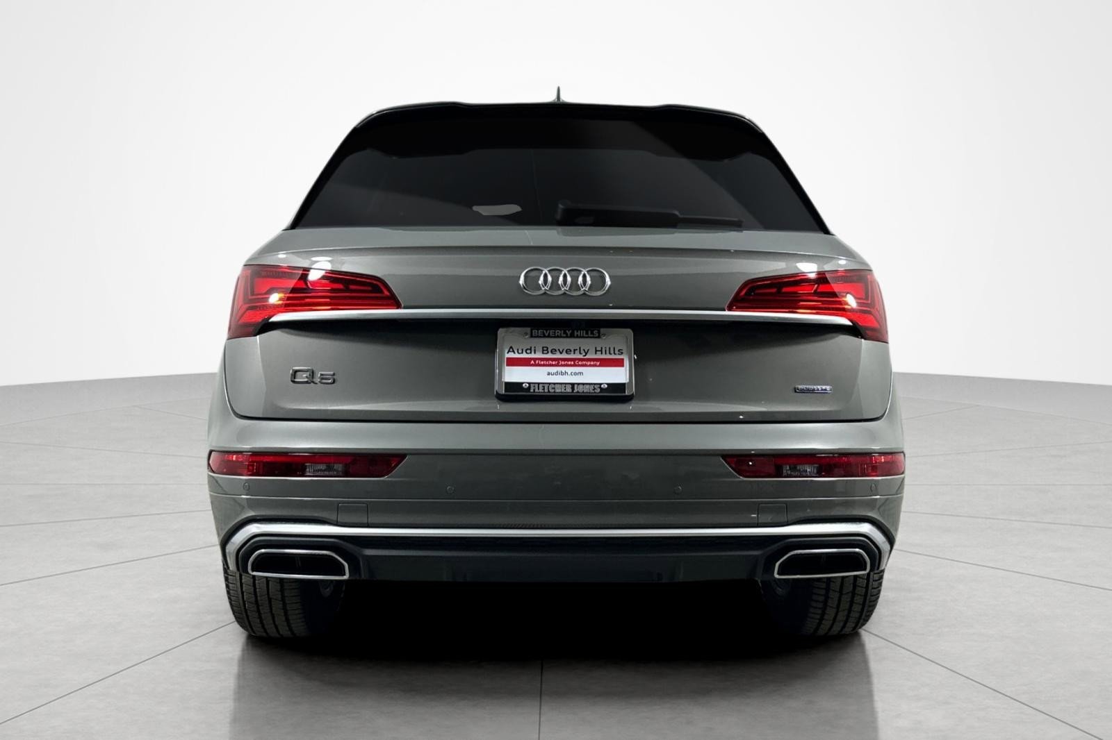 Used 2023 Audi Q5 2.0T Premium w/ Convenience Package image 4