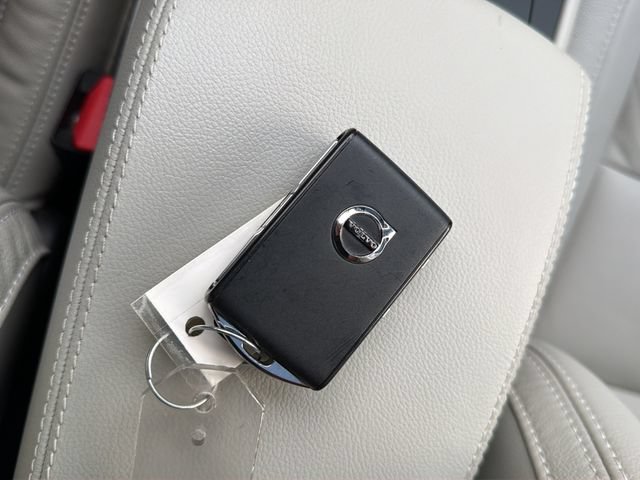 Used 2023 Volvo XC40 B4 Ultimate FWD image 34