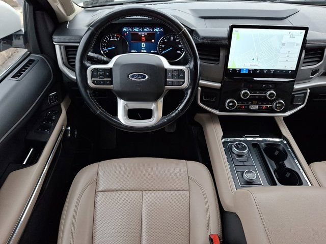 Used 2023 Ford Expedition XLT image 16