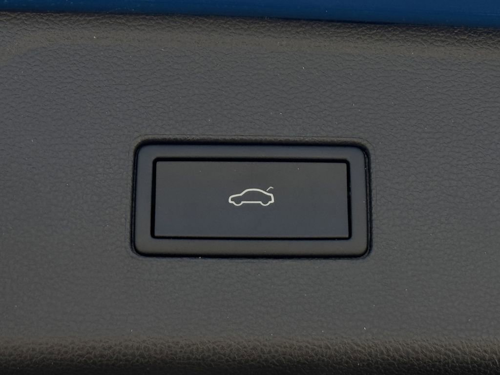 Used 2025 Volkswagen Atlas SEL Premium R-Line image 34