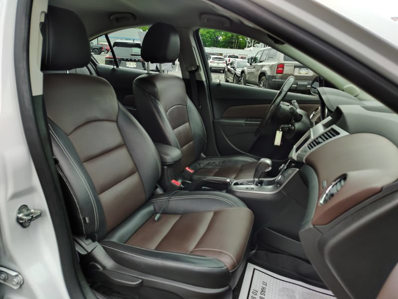 Used 2015 Chevrolet Cruze LT FWD image 19