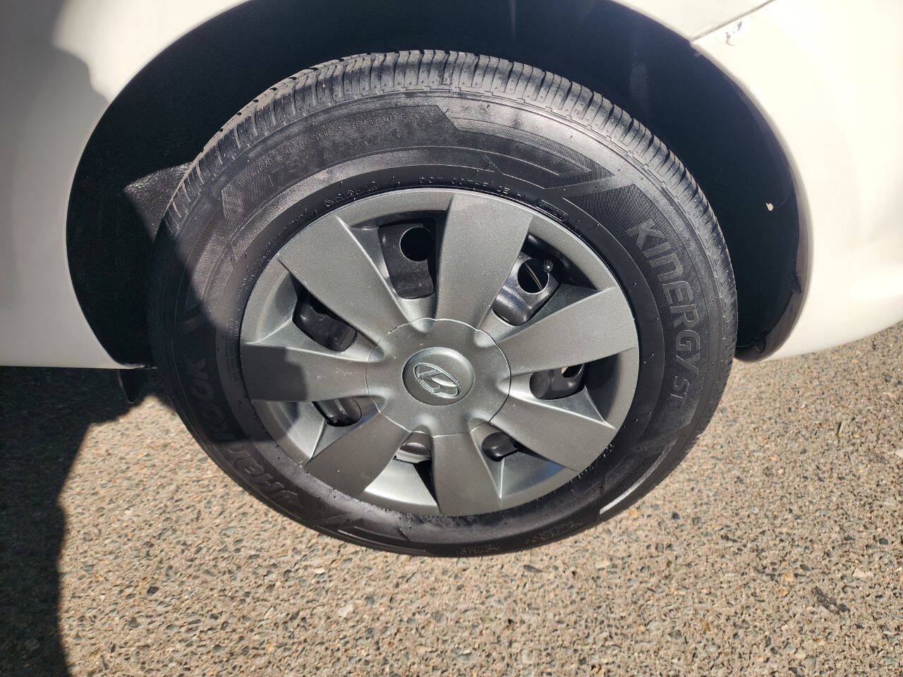 Used 2007 Hyundai Accent GS FWD image 39
