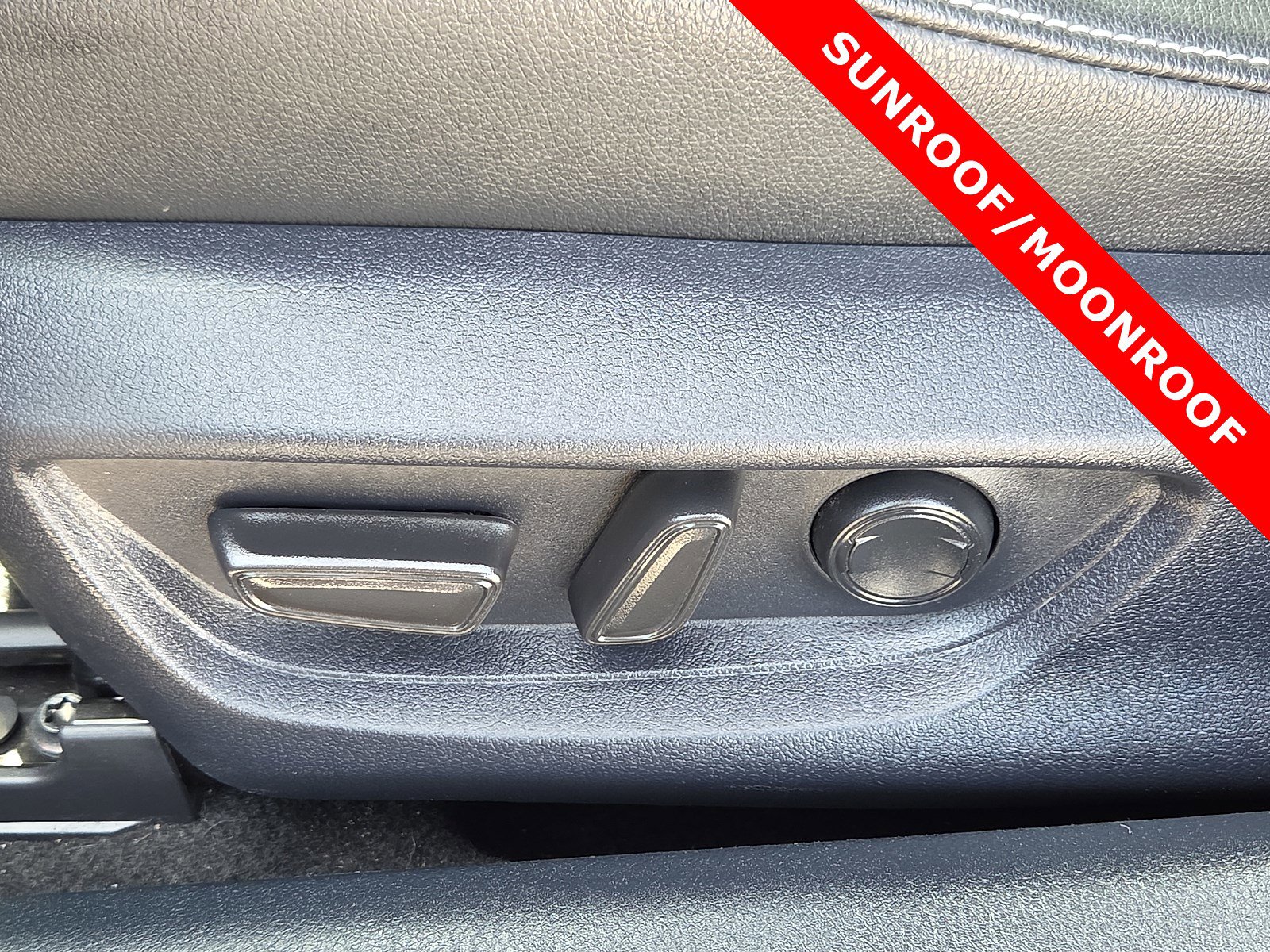 Used 2025 Toyota Camry SE w/ Convenience Package image 14