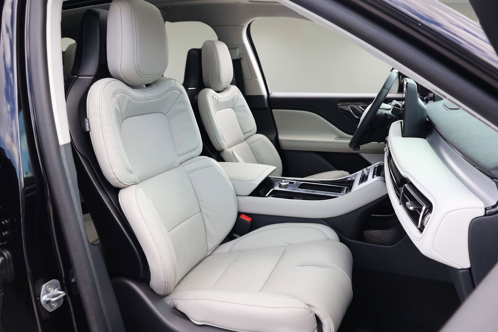 Used 2025 Lincoln Aviator Reserve w/ Luxury Package AWD/4WD image 22