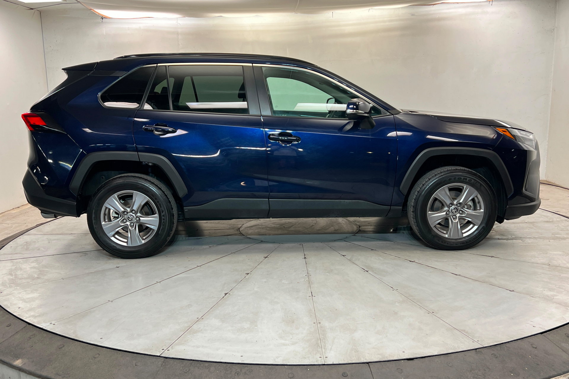 Used 2025 Toyota RAV4 XLE FWD image 7