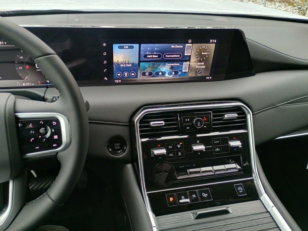 New 2025 Nissan Armada SV image 18