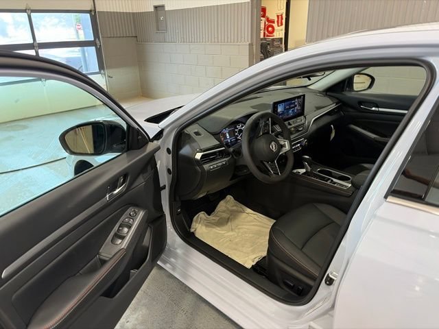 New 2026 Nissan Altima 2.5 SR w/ SR Premium Package AWD/4WD image 11