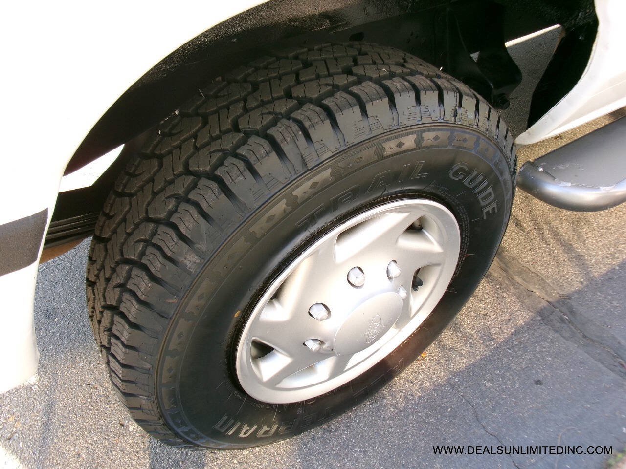 Used 2014 Ford E-250 and Econoline 250 w/ Power Group RWD image 6