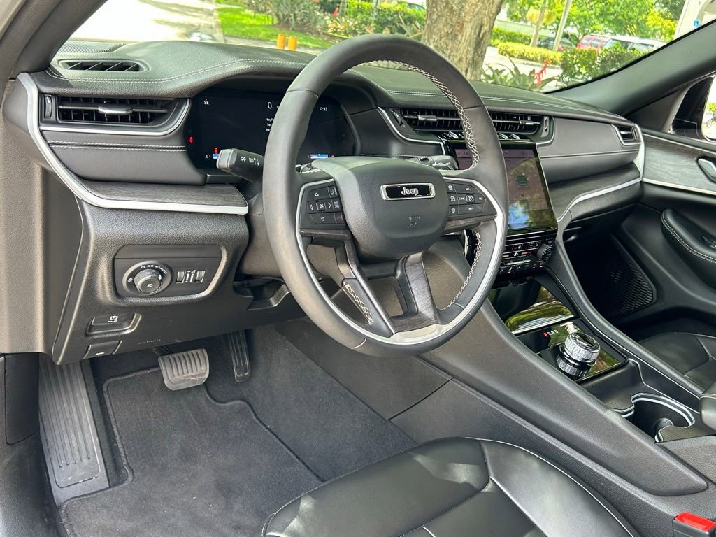 Certified 2024 Jeep Grand Cherokee Limited w/ Black Appearance Package image 46