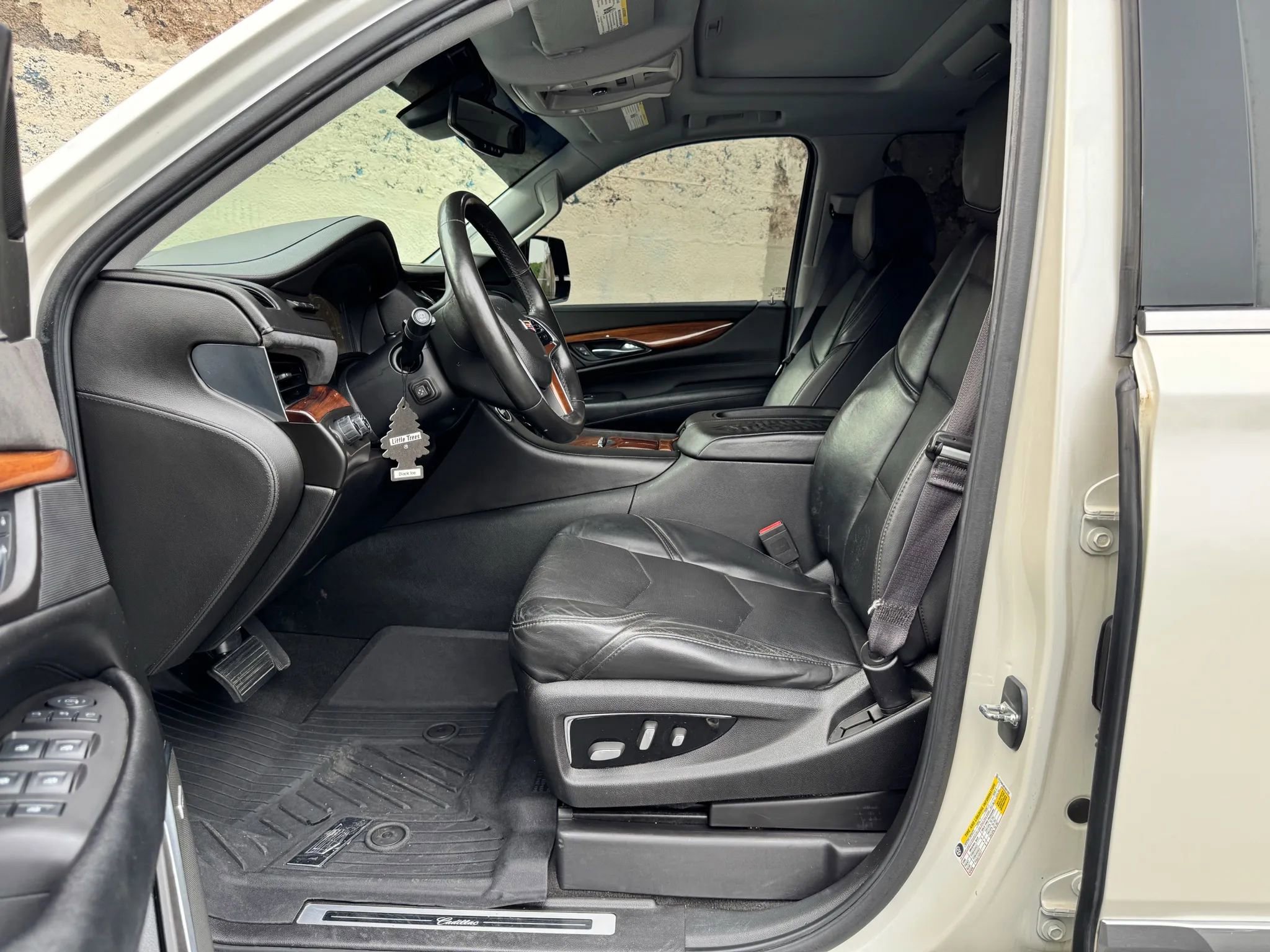 Used 2015 Cadillac Escalade Premium AWD/4WD image 15