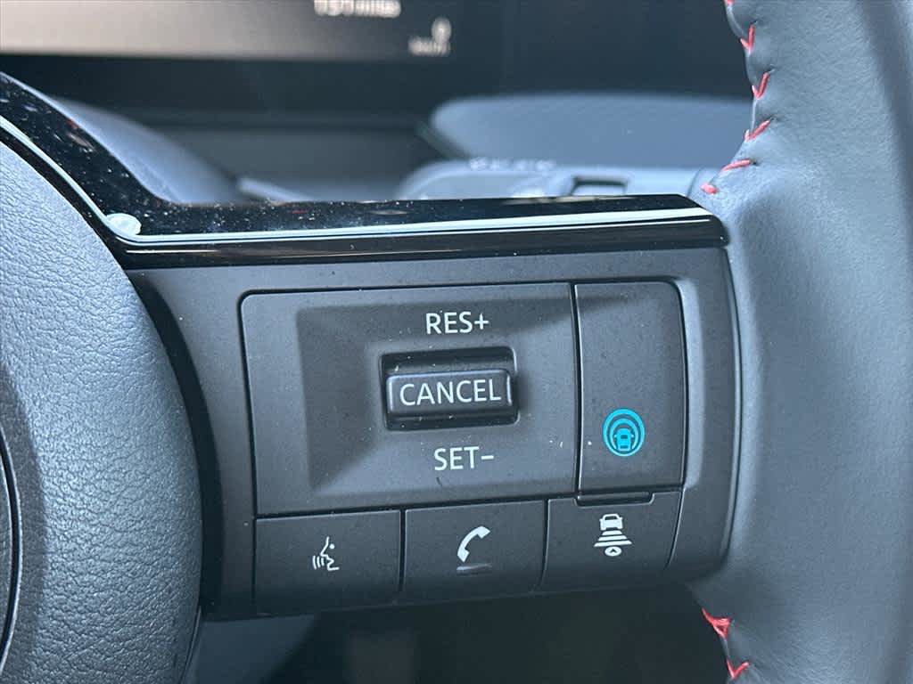 Used 2025 Nissan Kicks SR FWD image 17