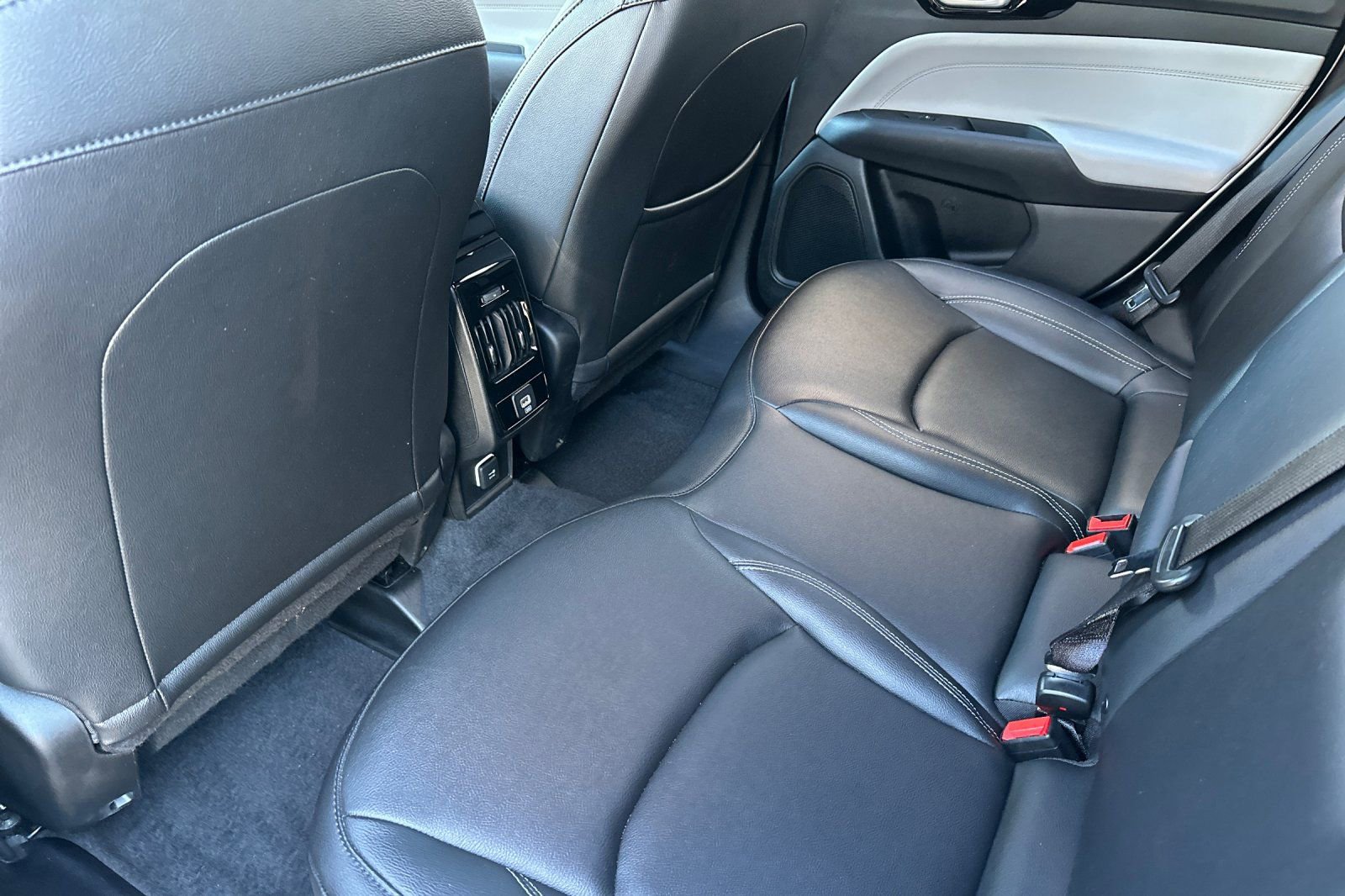 Used 2025 Jeep Compass Limited image 13