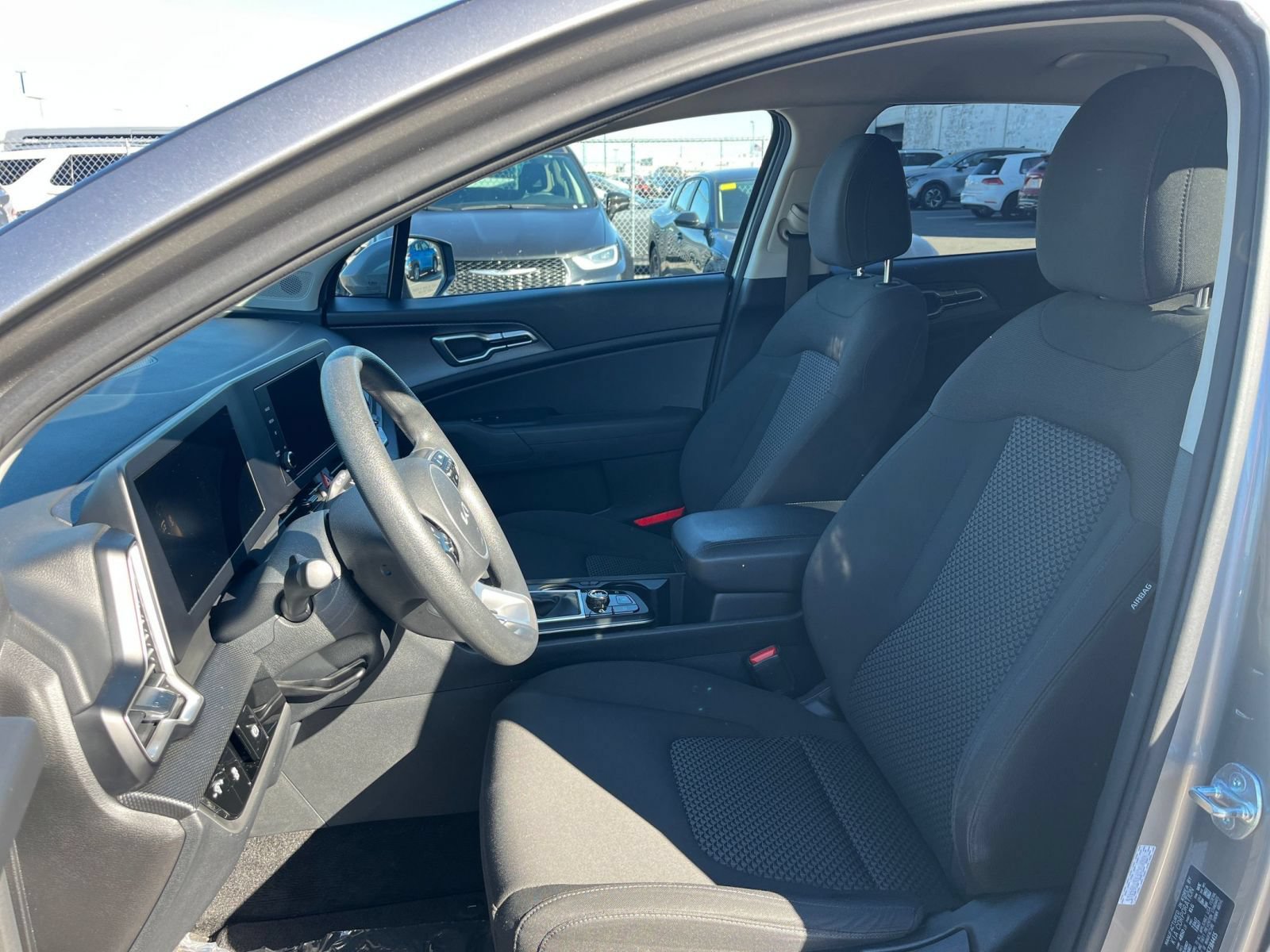 Used 2025 Kia Sportage LX AWD/4WD image 34