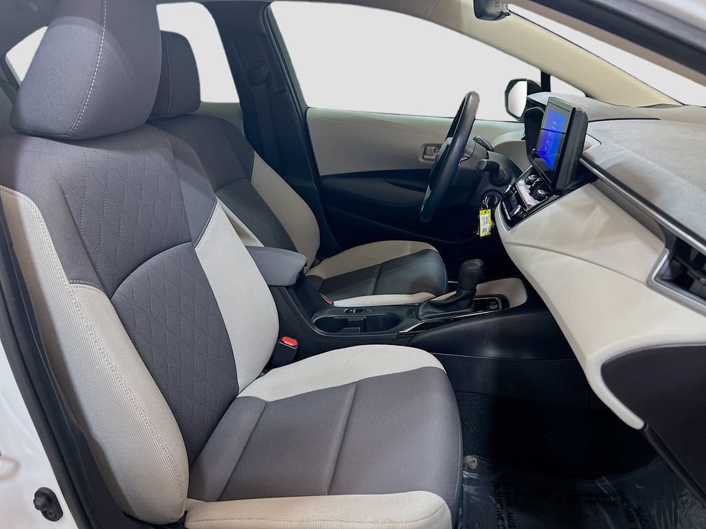 Used 2025 Toyota Corolla LE FWD image 23