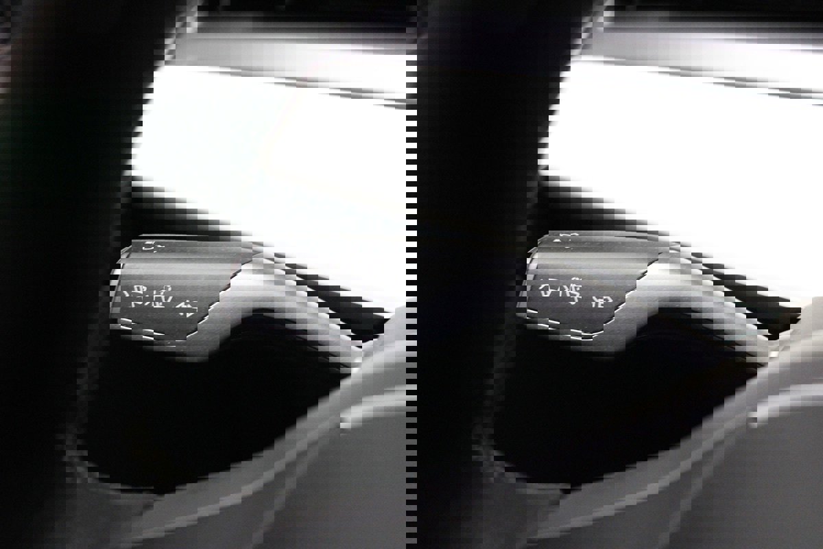 Used 2022 Tesla Model Y Long Range AWD/4WD image 32