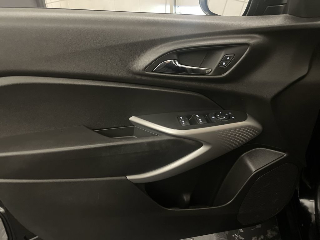 Used 2024 Chevrolet Trax RS w/ Driver Confidence Package FWD image 14
