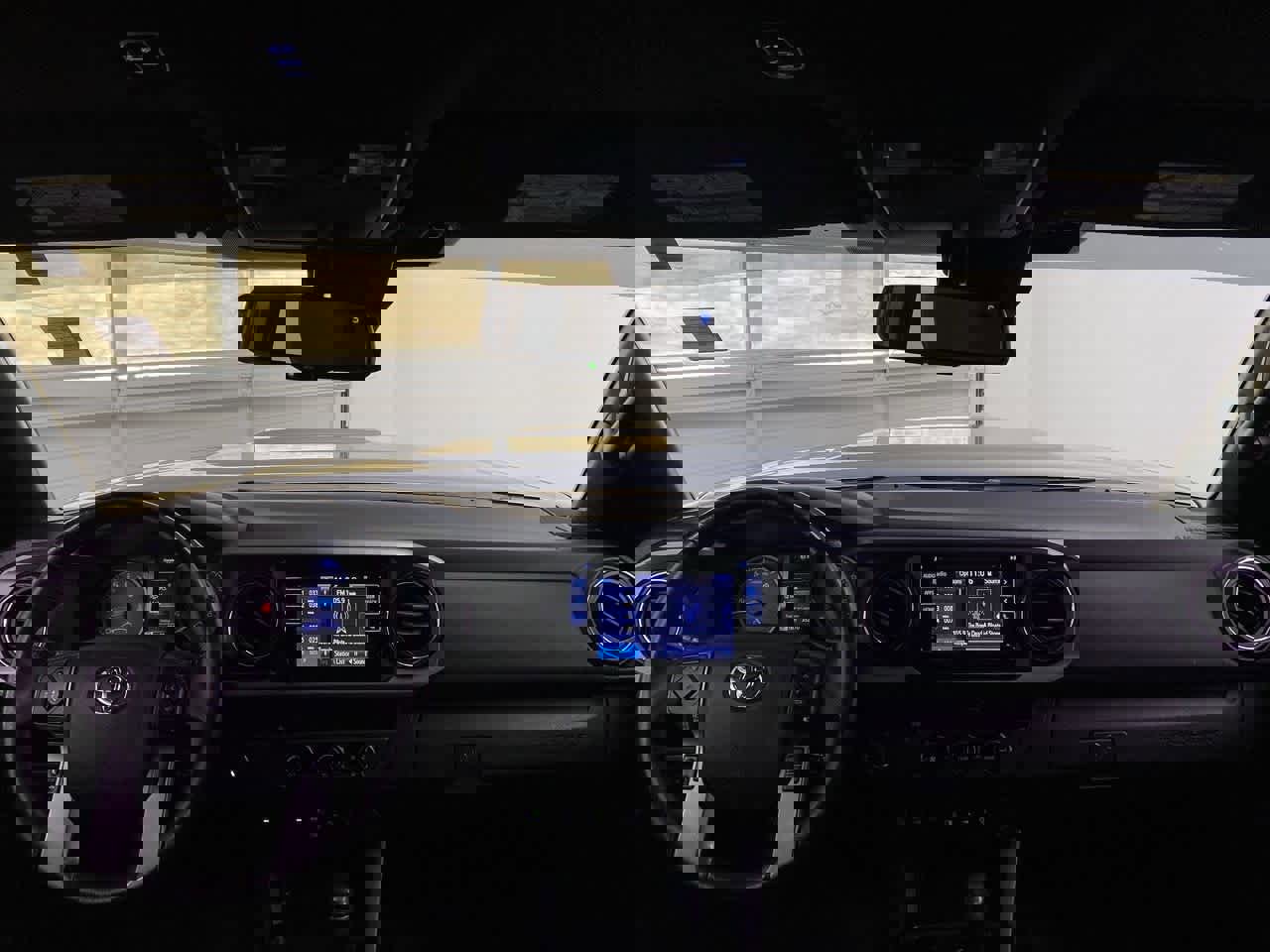 Used 2018 Toyota Tacoma TRD Sport w/ Technology Package image 12