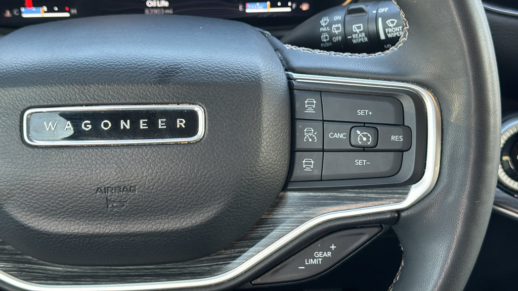 Used 2024 Jeep Wagoneer L Series II w/ Flexible Seating Group RWD image 32