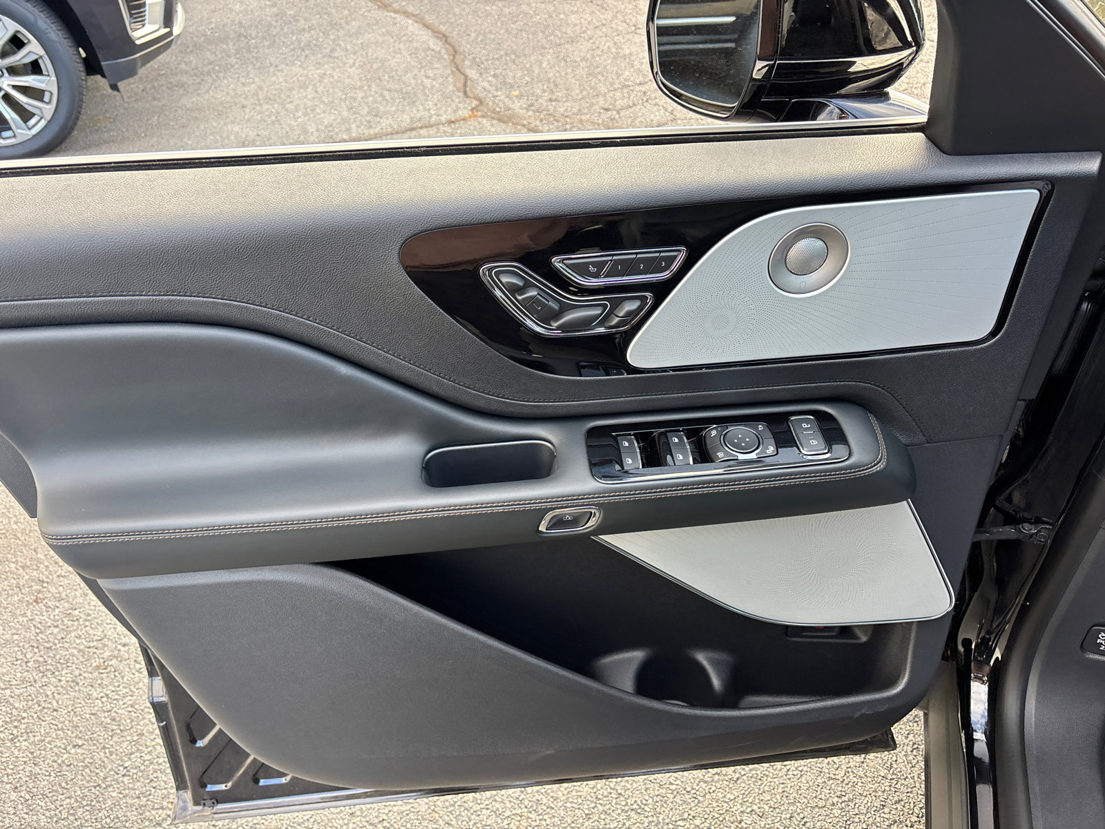 New 2025 Lincoln Aviator Reserve w/ Equipment Group 201A image 11