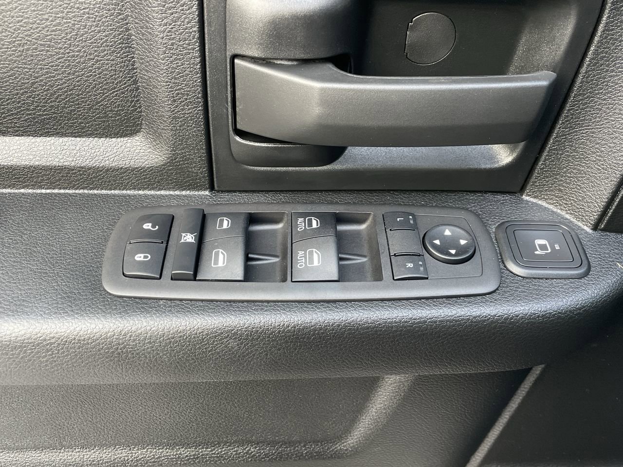 Used 2024 RAM 3500 Tradesman w/ Chrome Appearance Group image 18