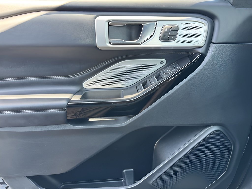 Used 2022 Ford Explorer Platinum w/ Equipment Group 601A image 27