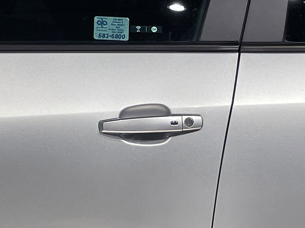 Used 2022 Chevrolet Trax LT w/ LT Convenience Package image 16