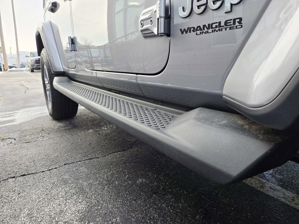 Used 2021 Jeep Wrangler Unlimited Sahara w/ Cold Weather Group image 17