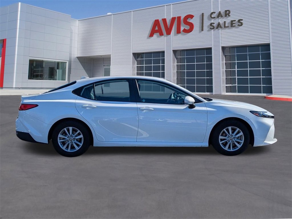Used 2025 Toyota Camry SE image 7