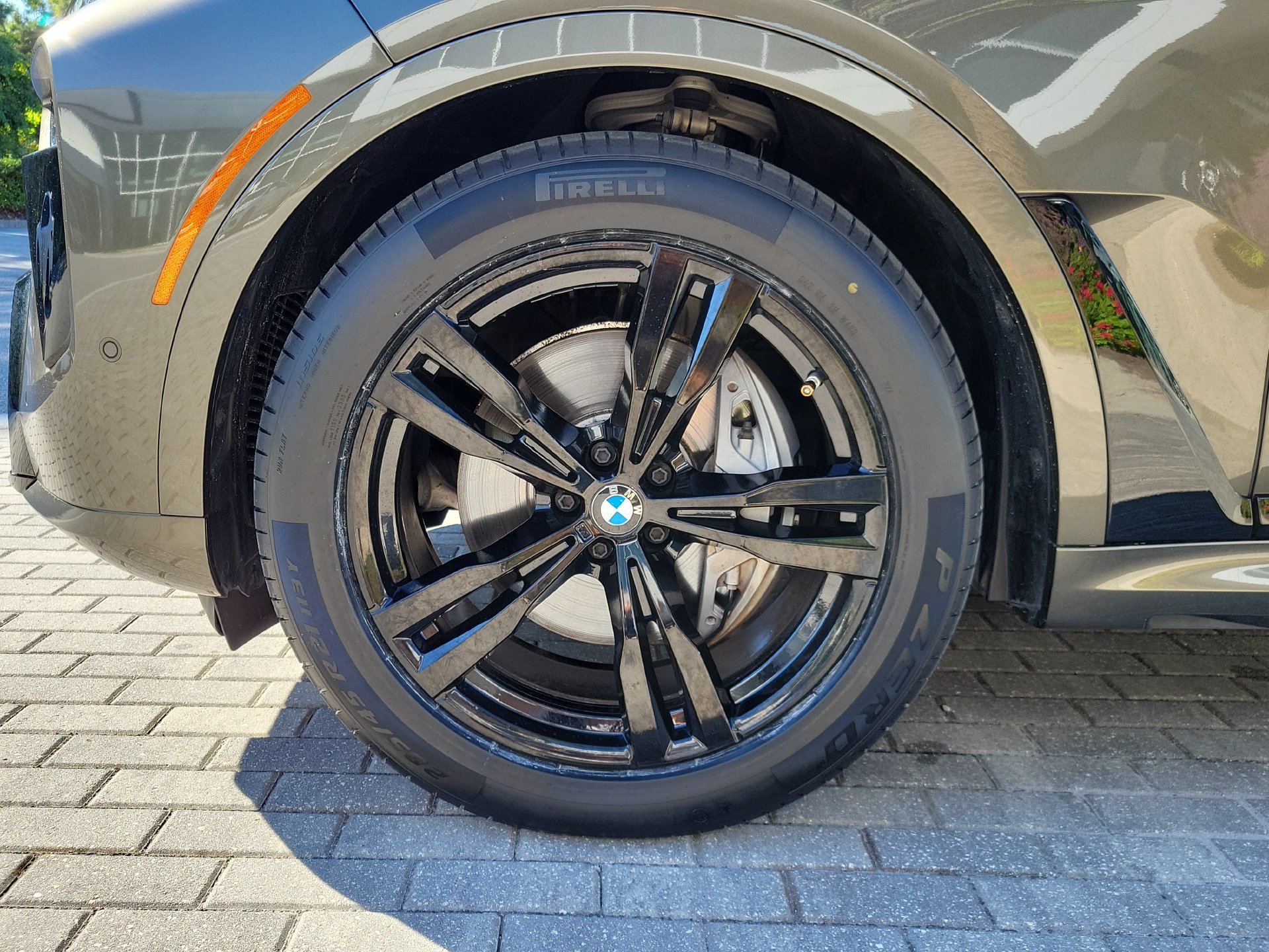 Used 2024 BMW X7 xDrive40i w/ M Sport Package AWD/4WD image 8